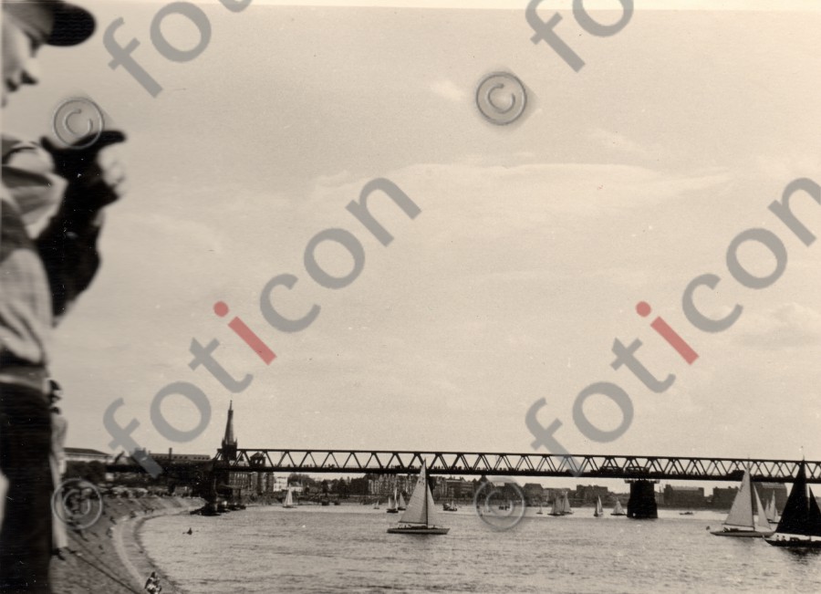 Segelschiffe auf dem Rhein - Foto foticon-duesseldorf-0039.jpg | foticon.de - Bilddatenbank für Motive aus Geschichte und Kultur
